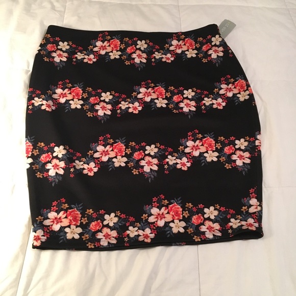 Forever 21 black floral skirt NWT size 1x - Picture 2 of 5
